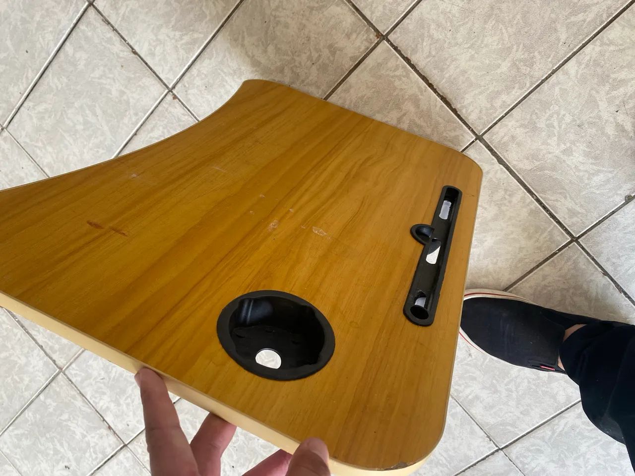 Mesa de café na cama
