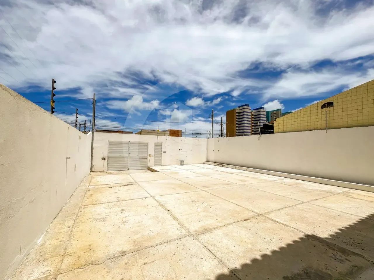 Imóvel Amplo e Versátil: Residencial e Comercial em Posição Leste! - Foto 3