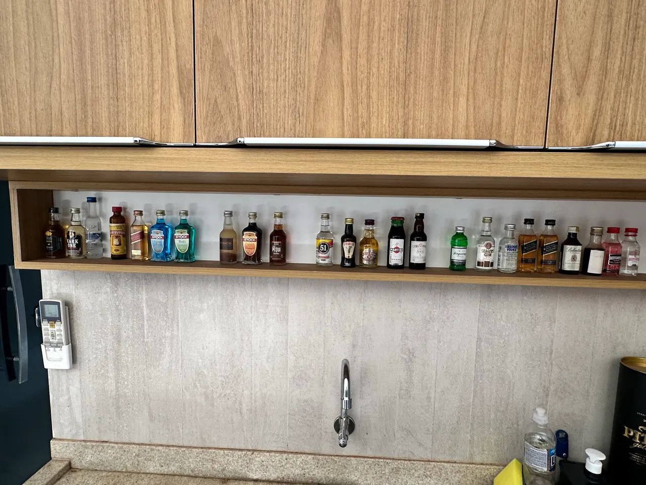 Coleção de miniaturas de bebidas