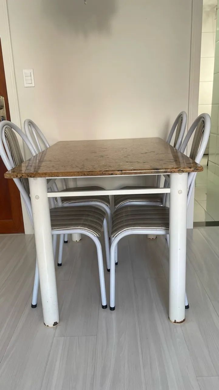 Mesa com 4 cadeiras  - Foto 3