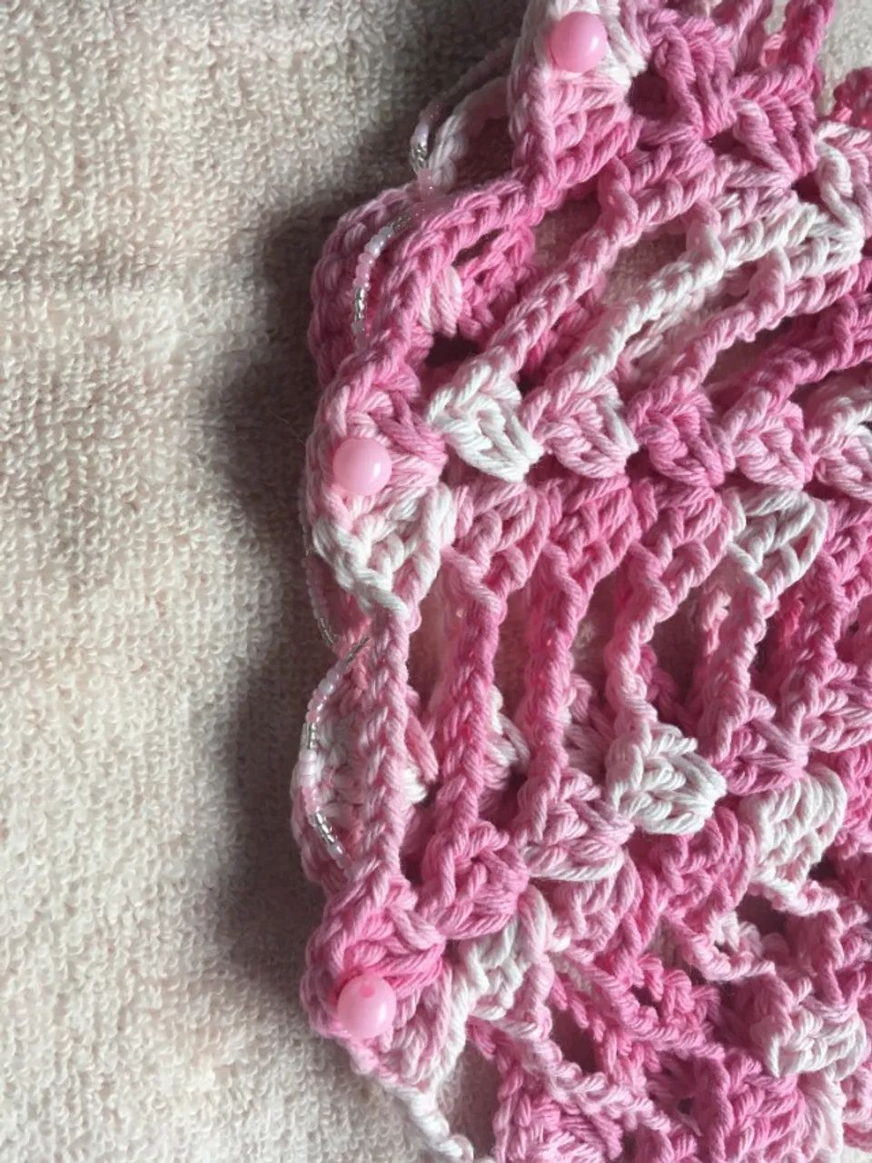 Headpiece / Touca de Crochê Rosa Mesclado com Mix de Pérolas - Foto 3