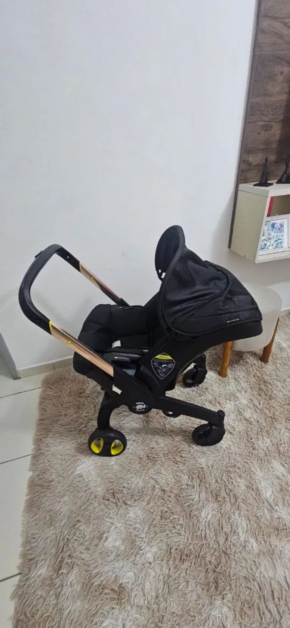 Vendo  um carrinho de bebê 2 em 1 - Foto 2