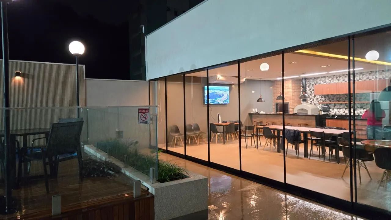 VENDO BELÍSSIMO APTO NO CENTRO! TODO PLANEJADO E MOBILIADO! - Foto 5