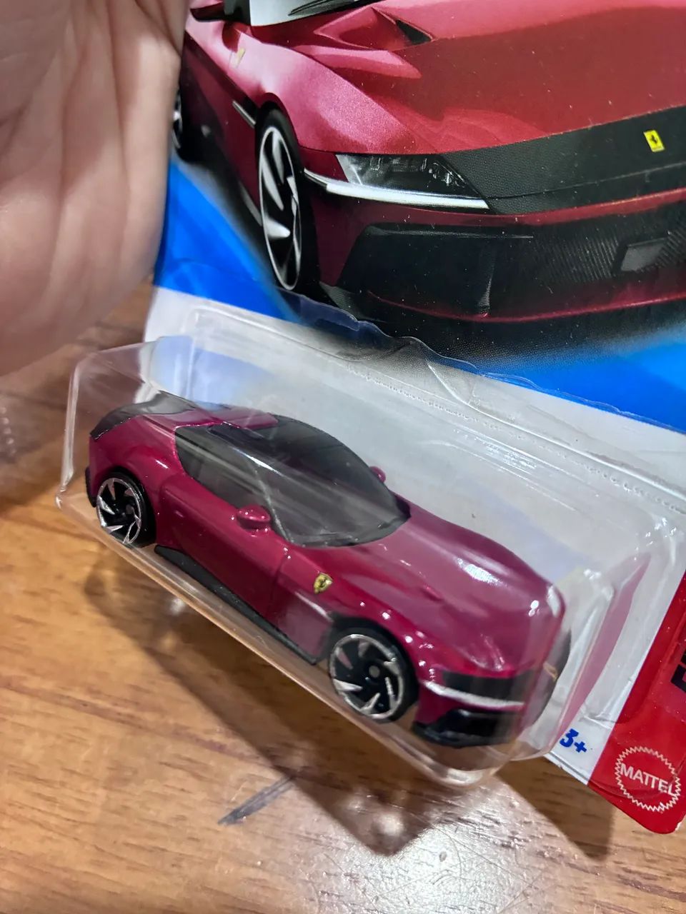 Hot Wheels Ferrari 12 Cilindri Vinho - Foto 2