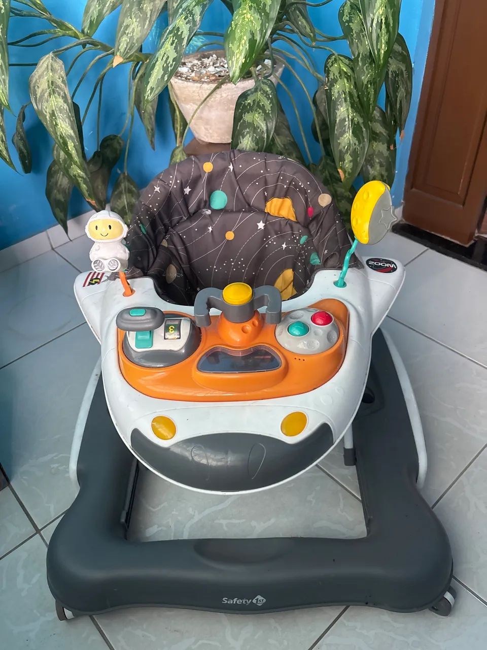 Andador musical e sensorial