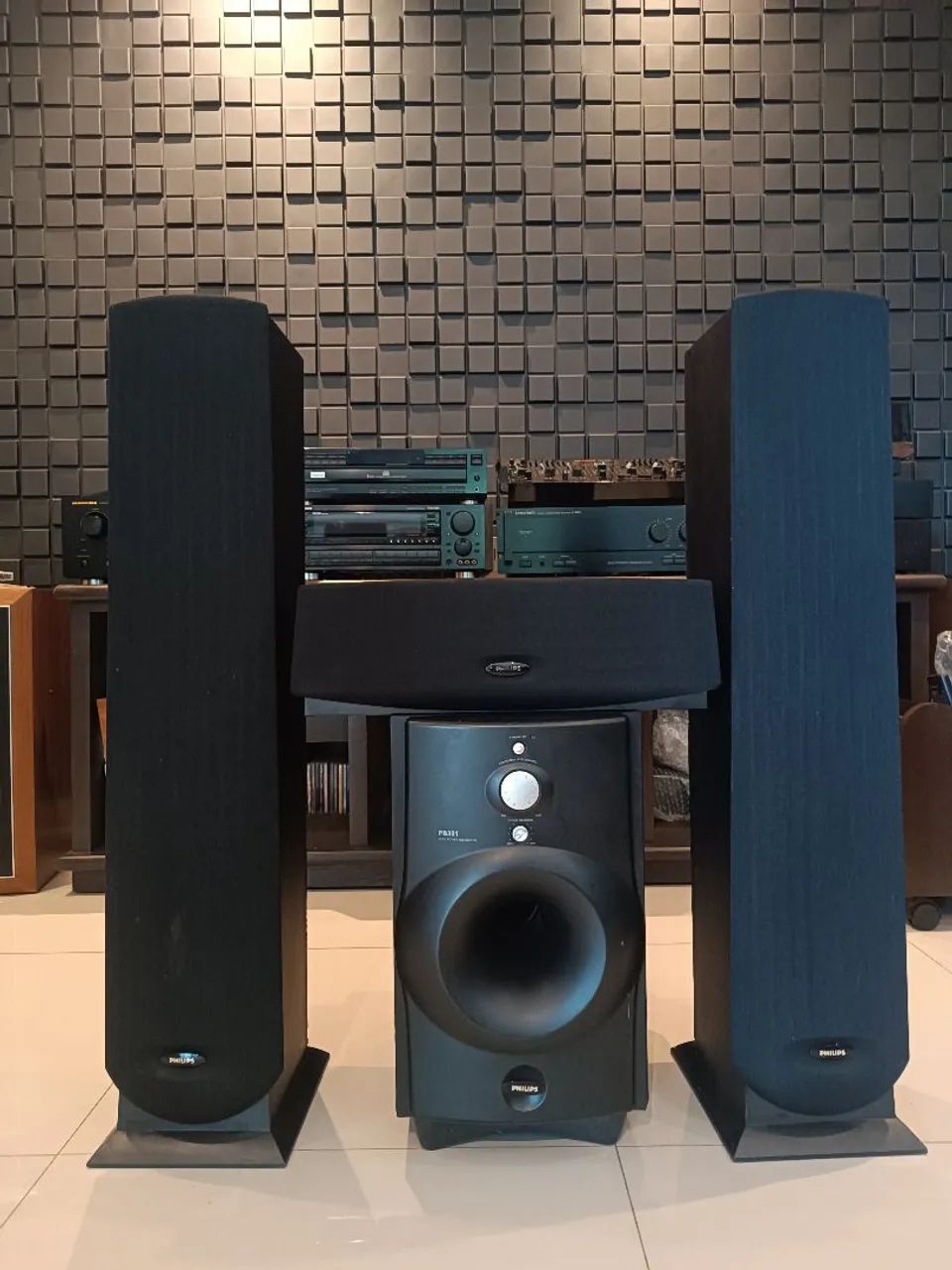 Conjunto caixas Philips 2 torres, 1 central, 2 surroud e 1sub 