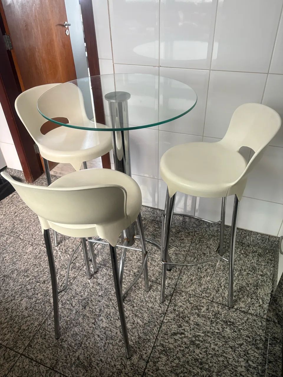 Conjunto Bistrô com 3 banquetas  - Foto 2