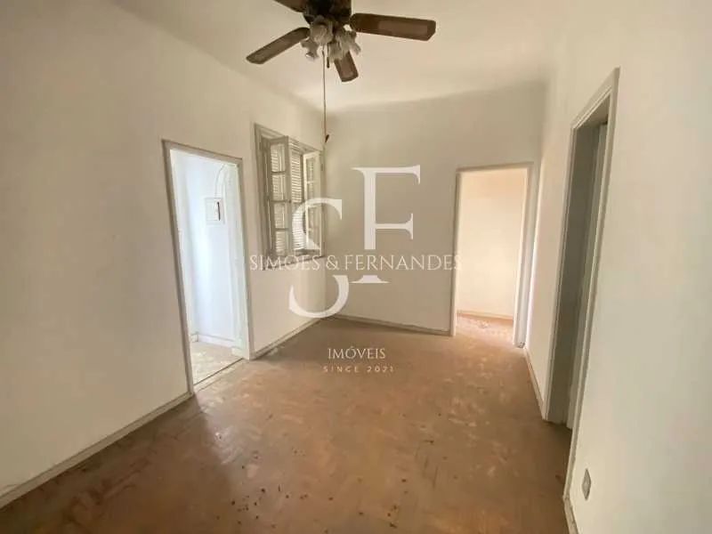 Rio Comprido - Av. Paulo de Frontin - Apartamento 2 quartos, dependência completa.