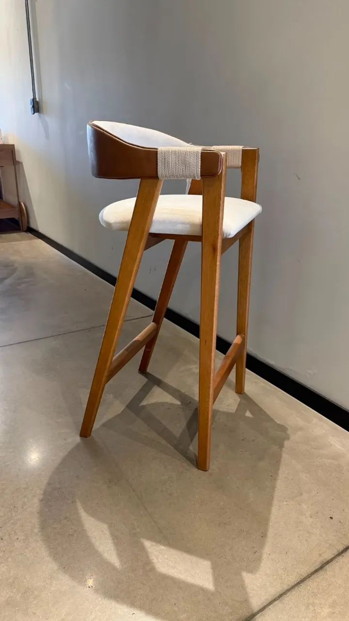 BANQUETA NADJA COURISSIMO E BOUCLÊ (PRODUTO NOVO) - Foto 2