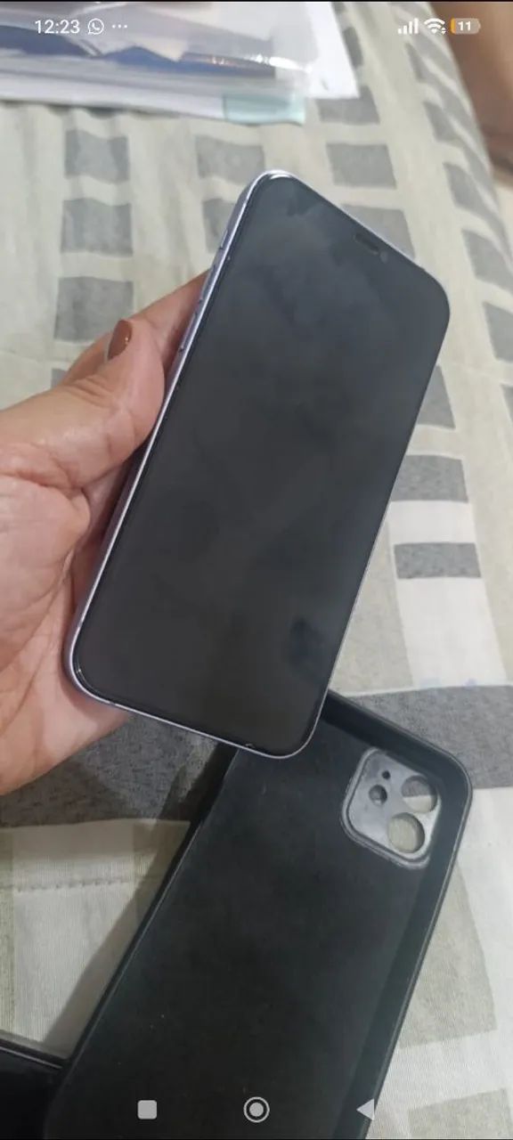 Vendo iPhone 12 64GB - Lilás ?