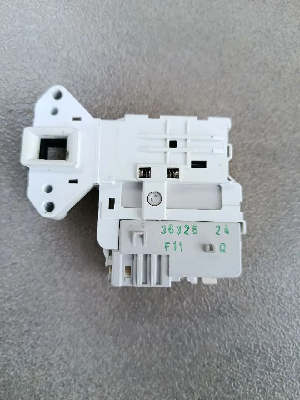 Trava da porta lava e seca Eletrolux LSE11 127 V