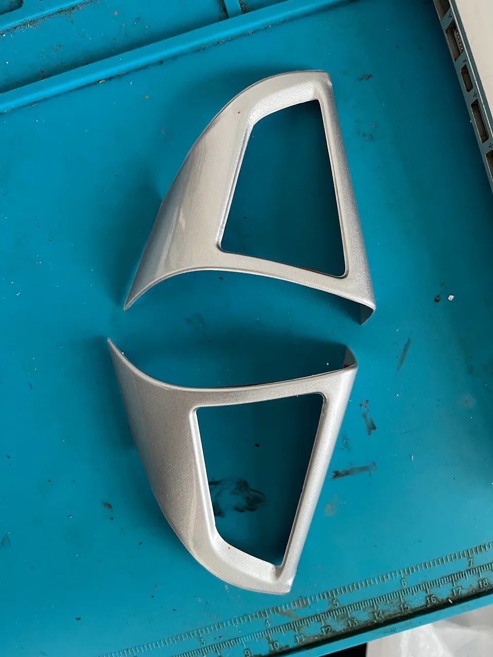 Acabamento cinza para controle multimídia Chevrolet Ônix, traker, cobalt, Sonic 