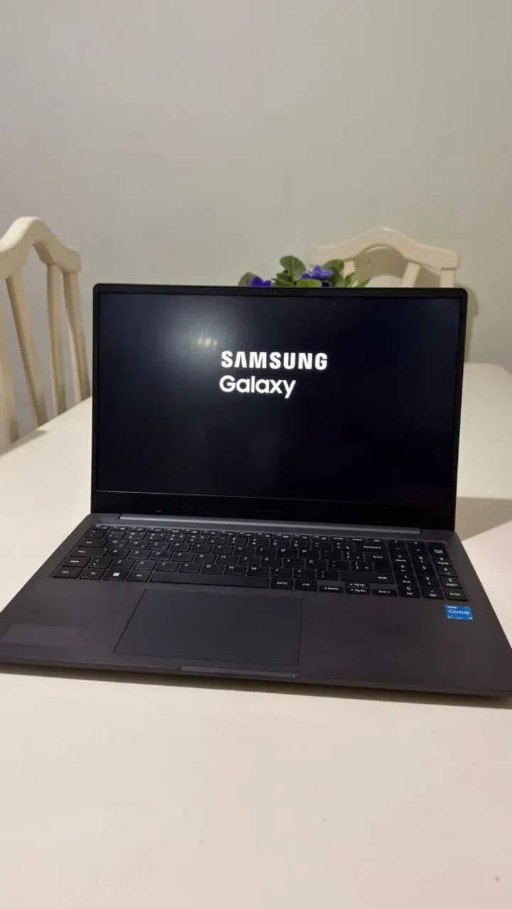 Notebook galaxy book 512gb armazenamento 16gb ram, em otimo estado
