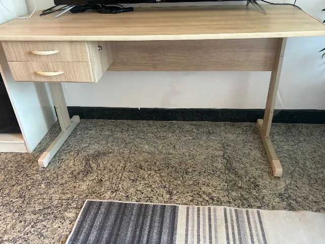 Escrivaninha/ mesa de escritório 