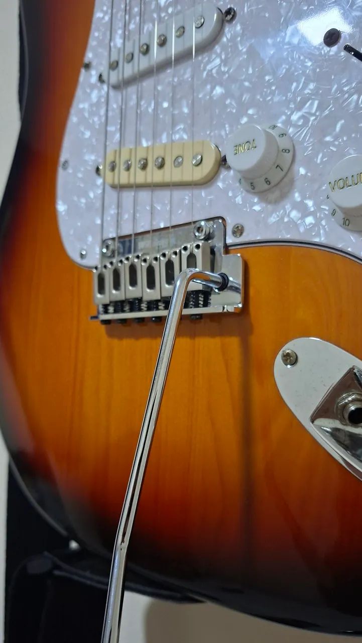Guitarra strocaster excelente estado - Foto 2