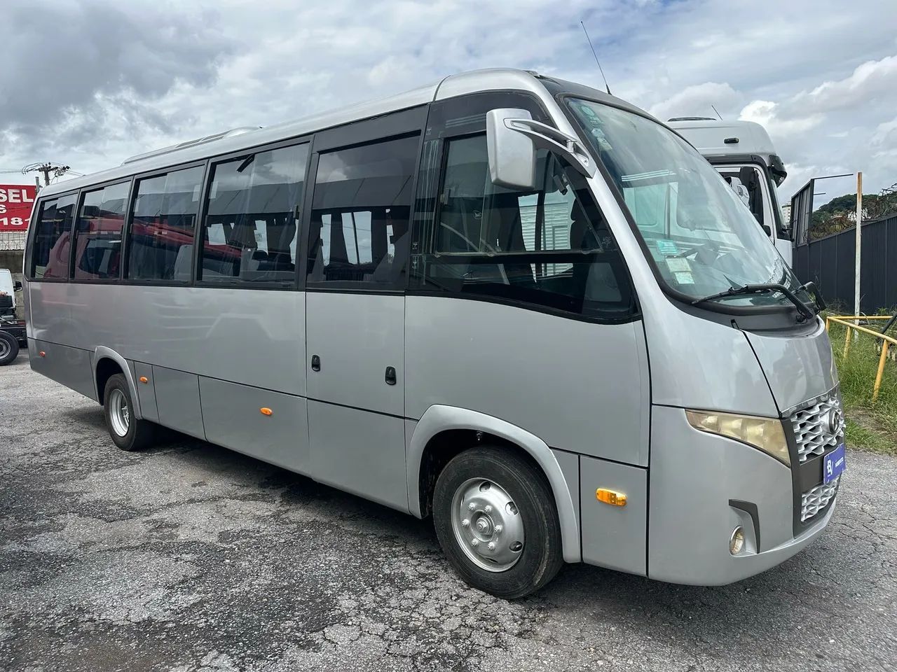 Micro onibus volare w8 on