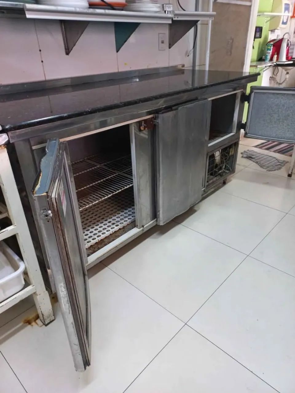 Balcão refrigerado com bancada de pedra - Foto 2