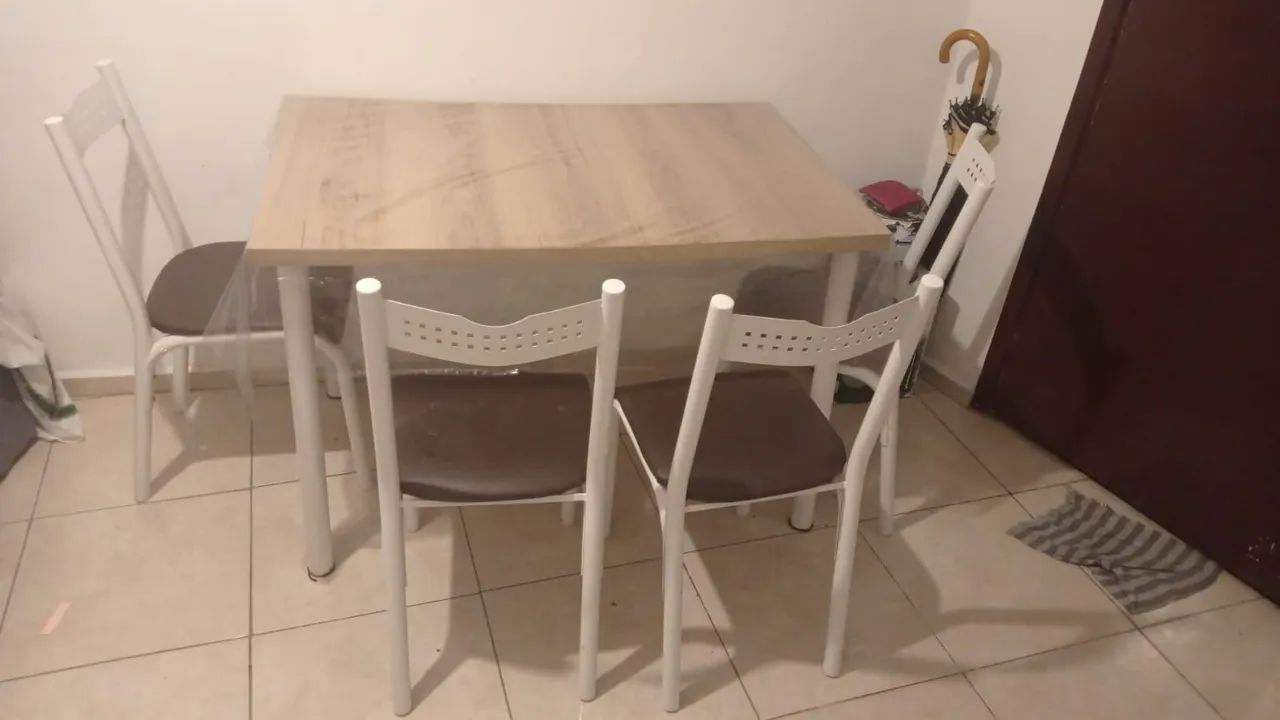 Mesa com 4 cadeiras  - Foto 2