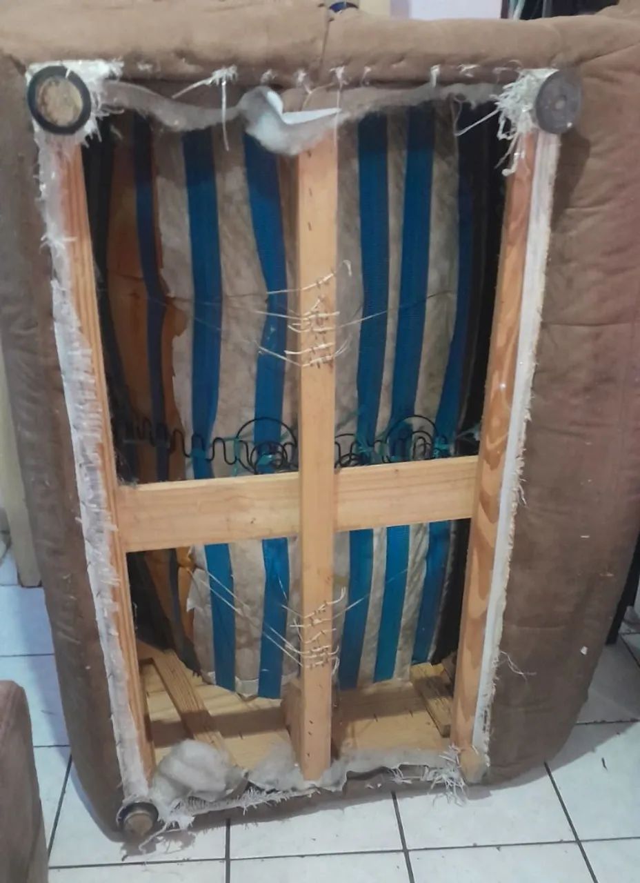 Sofá Usado em Bom Estado 469163554112819202