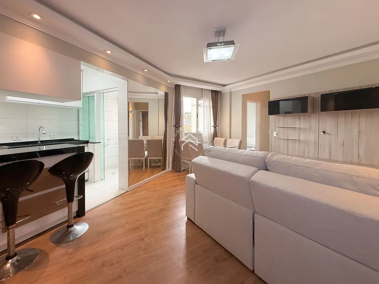 Apartamento Mobiliado com 2 Quartos e 66m² - Hauer