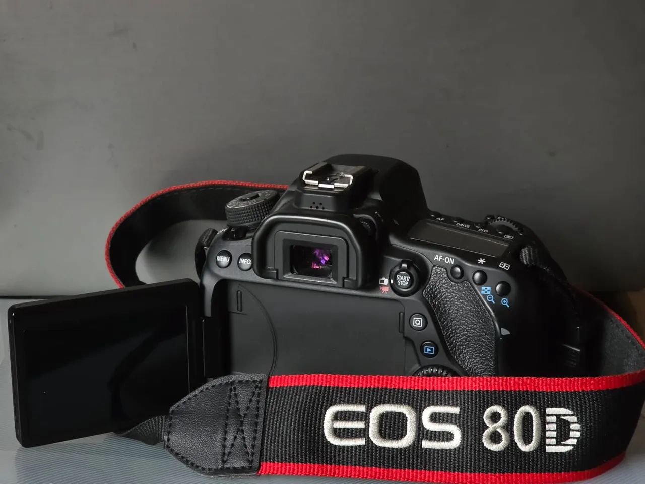 Câmera Canon 80D DSLR - Foto 2