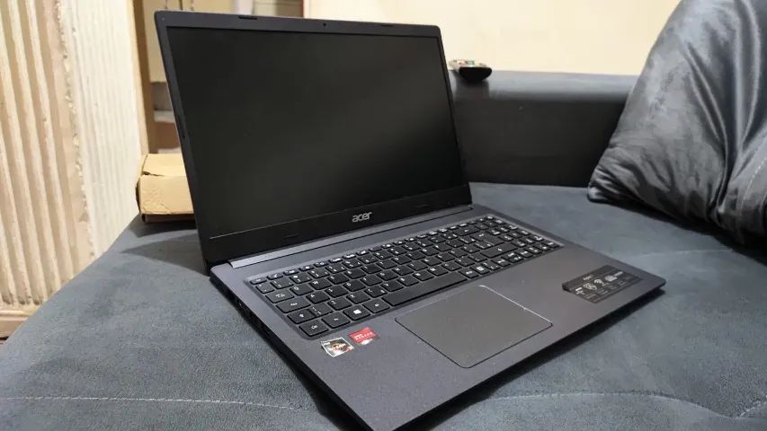 Notebook Acer semi novo (usado)