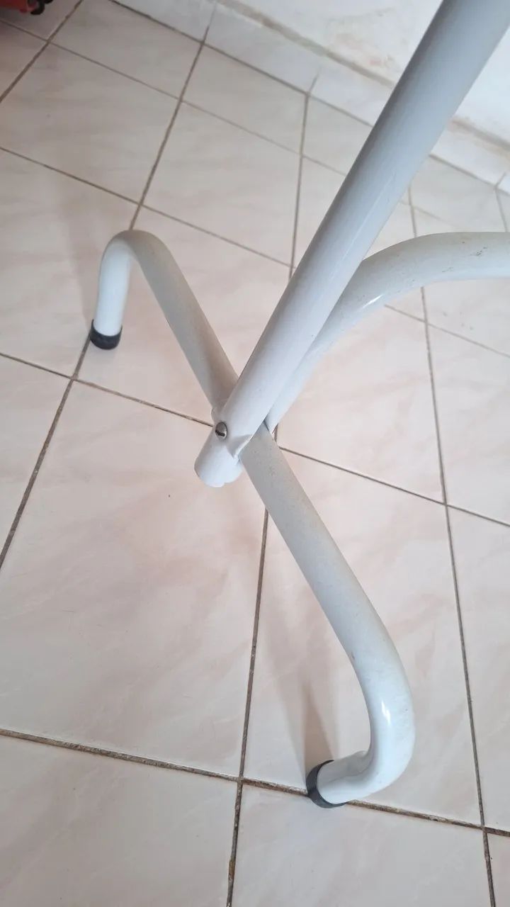Arara de roupas branca  - Foto 3