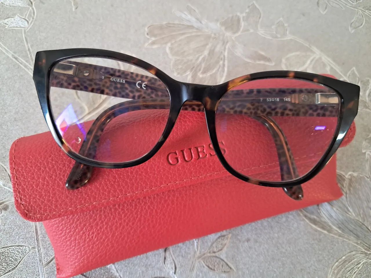 Armação para óculos Guess Original com case vermelho - Foto 2