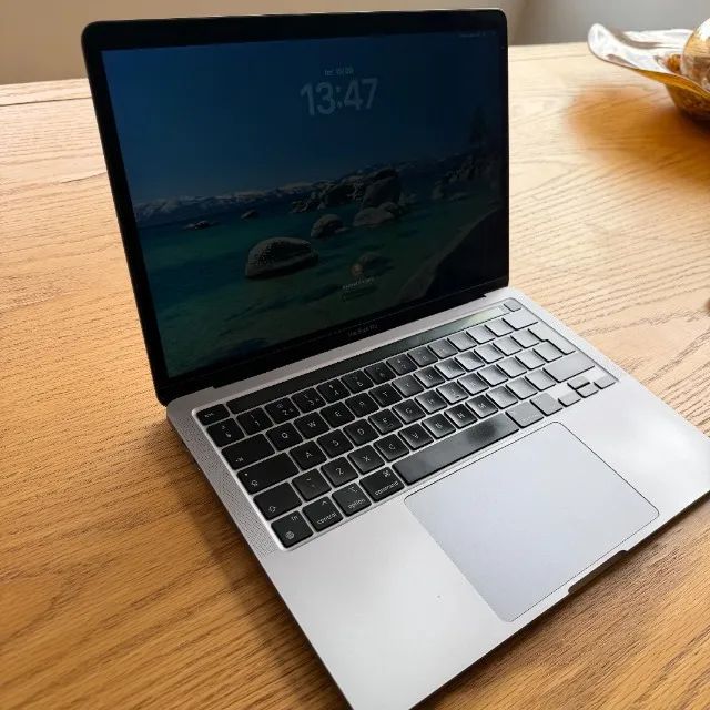 MacBook Pro 13 - M1 2020 | 8GB RAM | 256GB SSD | Bem conservado
