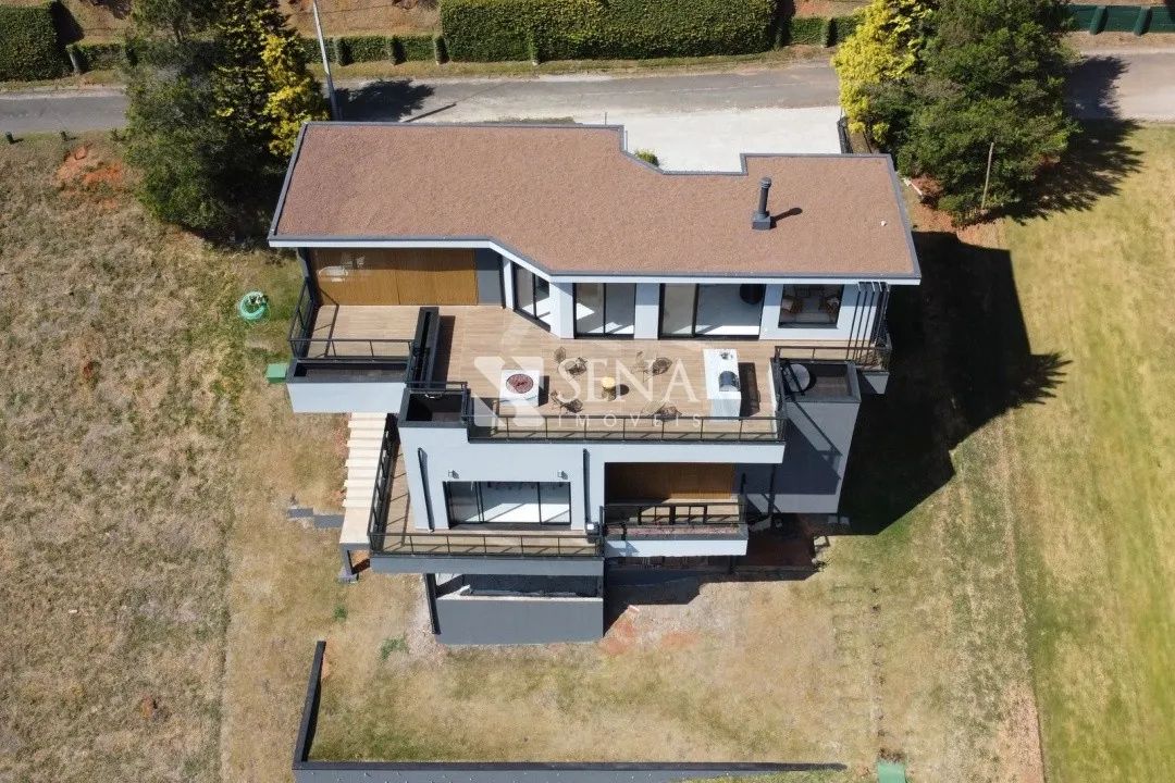 Casa Em Condomínio / Venda