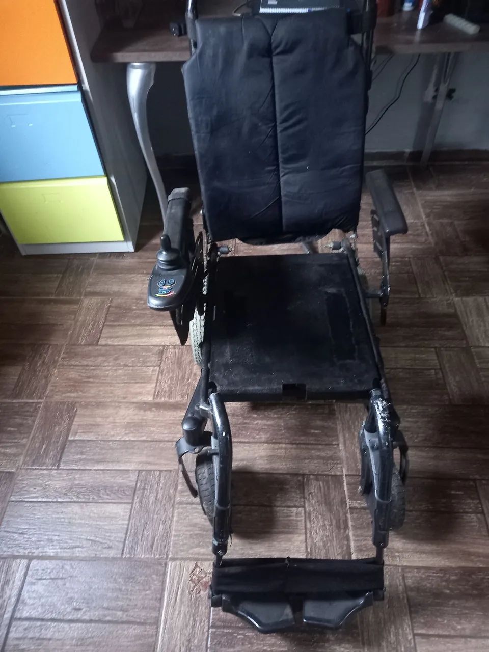 Cadeira de rodas motorizada 