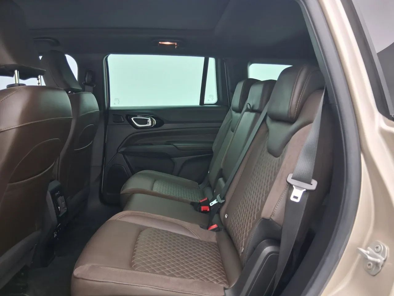 Jeep Commander Overland T270 1.3 TB Flex Aut., foto 16 de 17