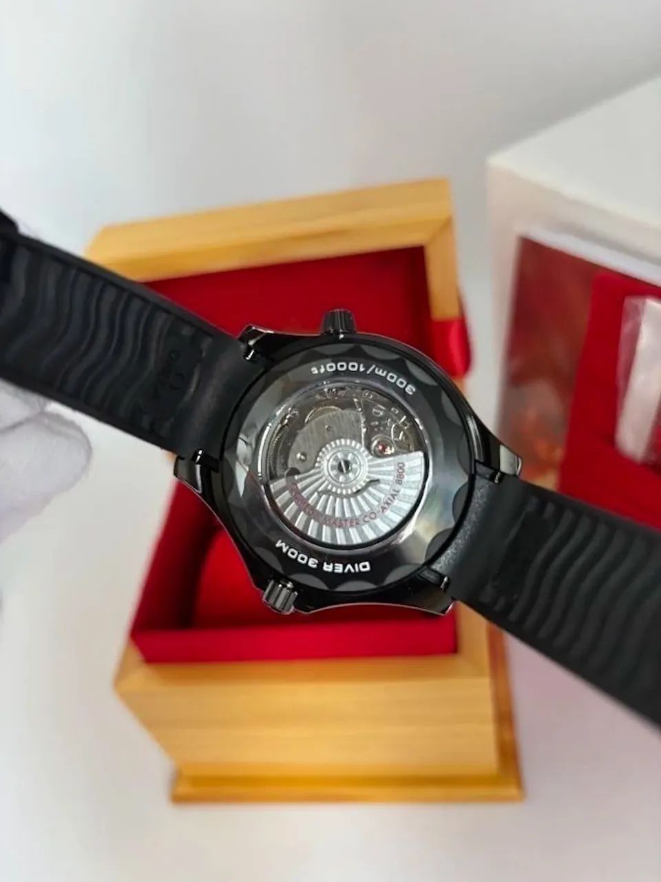 Relógio Estilo All Black Automático - Aço 904L, Fundo de Vidro e Pulseira de Borracha - Foto 5