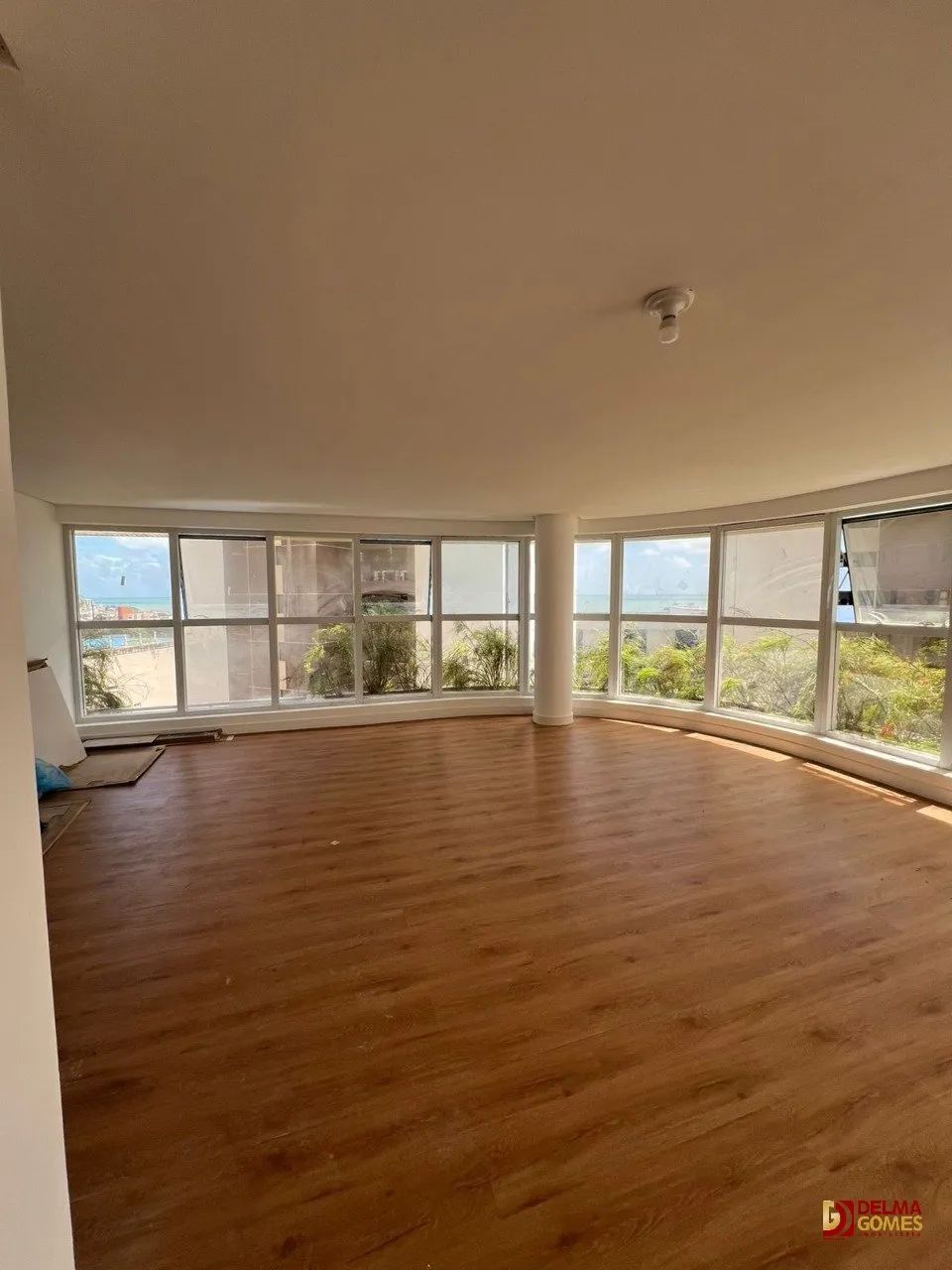 Sala Comercial Moderna com Vista para o Mar - Foto 2