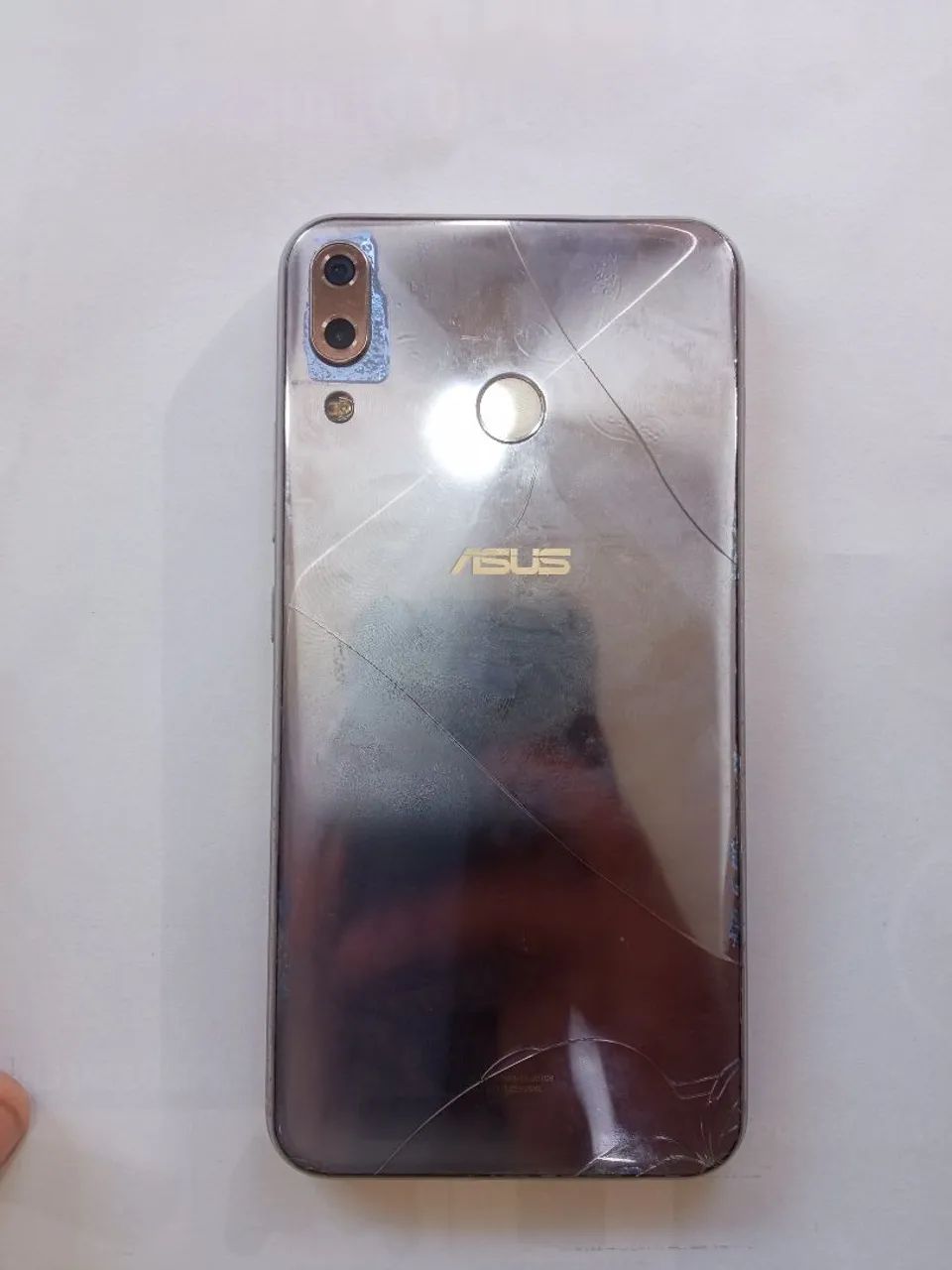 ASUS ZenFone 5<br>https://www.asus.com<br>ZenFone 5 (ZE620KL)