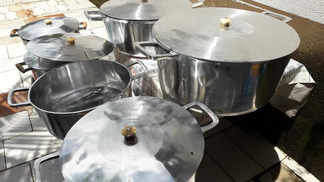 Panela GRANDE de alumínio batido - Foto 4
