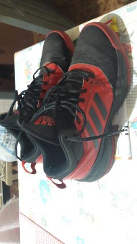 Vendo Tênis Adidas pra Basquetebol