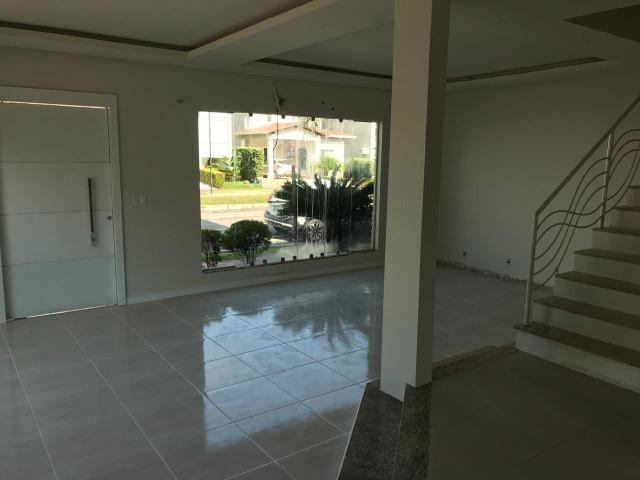Vende-se Magnifica Casa no Cond. Villa Firenze com 4 suítes, 3 vagas