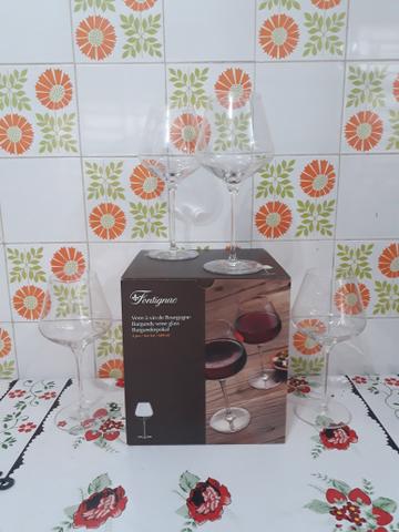 Jogo de Taças de Vinho Tinto