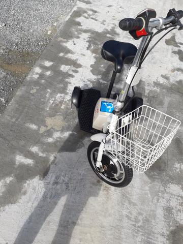Triciclo elétrico com carregador