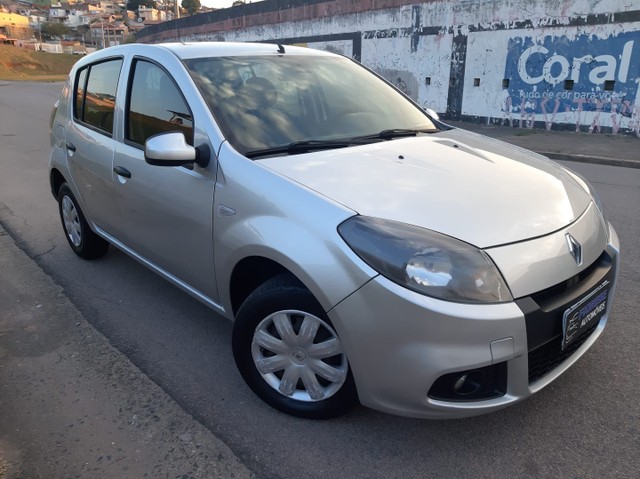 SANDERO COMPLETO