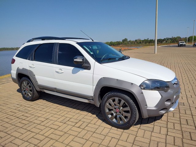 FIAT PALIO ADVENTURE 1.8 AUTOMÁTICO