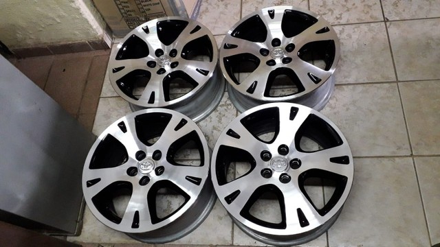 Rodas aro 16 Corolla/Prius - diamantadas- (original Toyota)