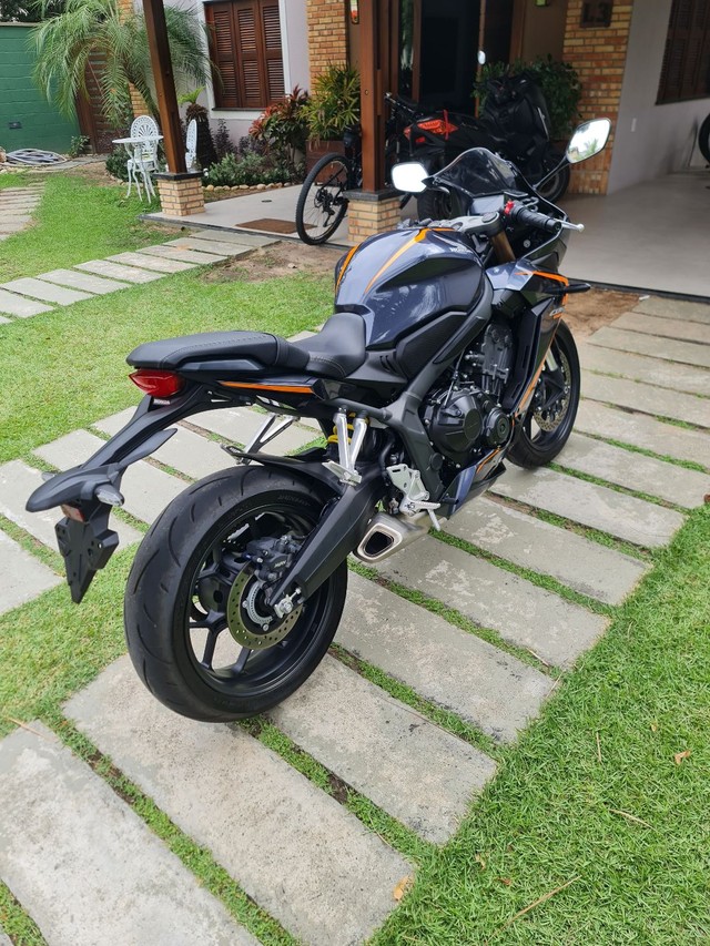 Honda Cbr 650r com 190km rodados 