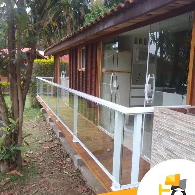 Portas janelas Sacadas guarda corpo em vidros temperados 