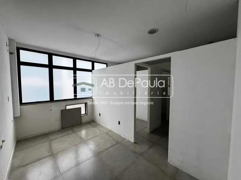 ALUGA EM VILA VALQUEIRE - PRAÇA SAIQUI, 40 - SALA COMERCIAL