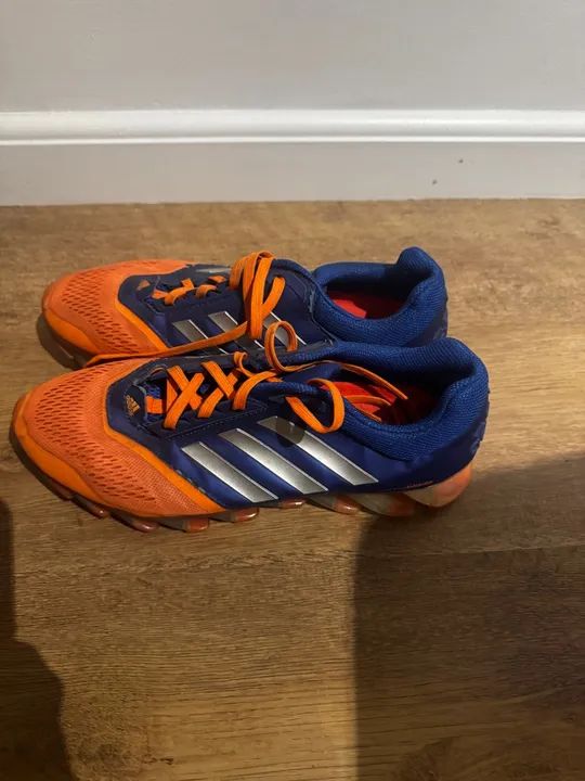 Tênis Adidas Azul e Laranja