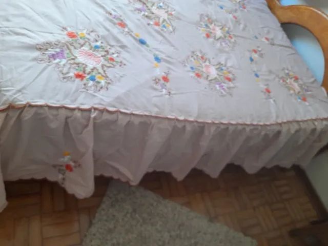 colcha de cama de casal bordado a mão antiga - Foto 3