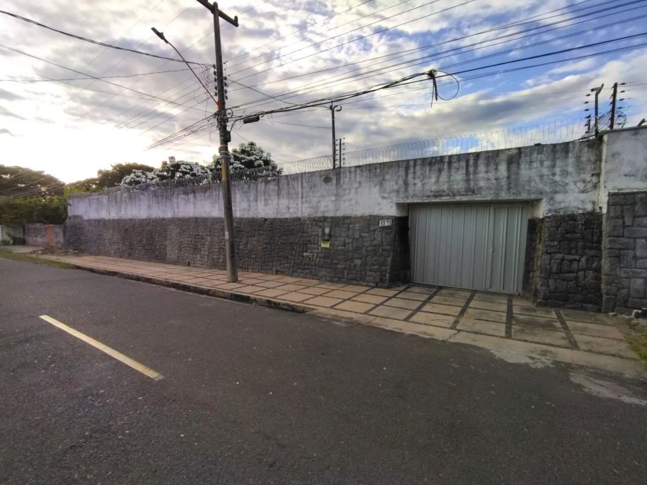 CASA RESIDENCIAL/ COMERCIAL