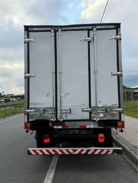Caminhão Ford Cargo 814 - Baú Refrigerado - Foto 3